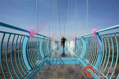 枣庄市首条玻璃吊桥正式对外开放